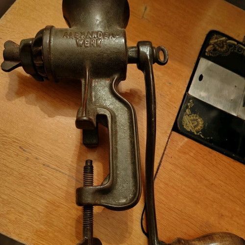 Antique hand-crank meat grinder like new for decor