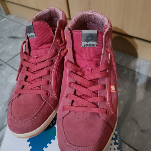 Lotto Wayne Mid Vii sneaker size 40 with minimal use