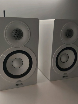 Ηχεία Yamaha NX-N500 σαν καινούργια με βάσεις IsoAcoustics
