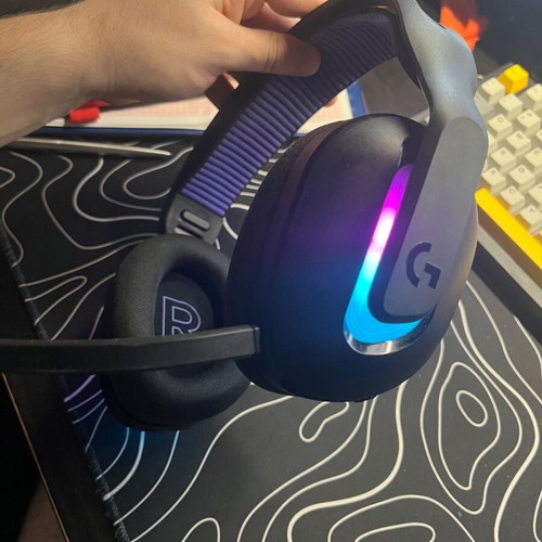 Logitech G522 Lightspeed headphones used with minor arm crack