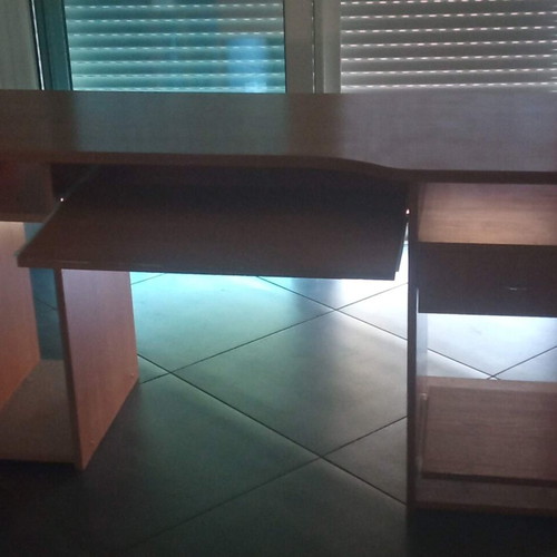 Desk used with dimensions 77x148x60 cm