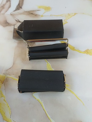 Machine for rolling cigarettes, pack of two