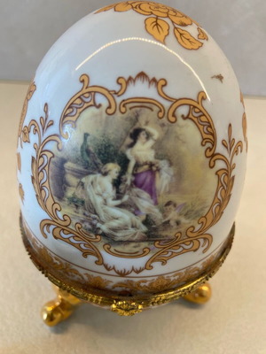 Decorative eggs like new