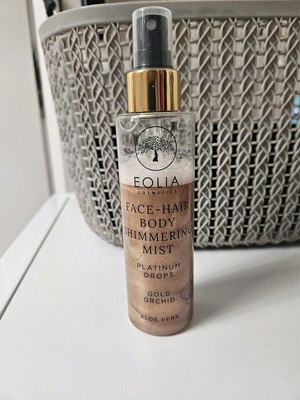 Eolia Cosmetics Gold Orchid moisturizing spray used with aloe