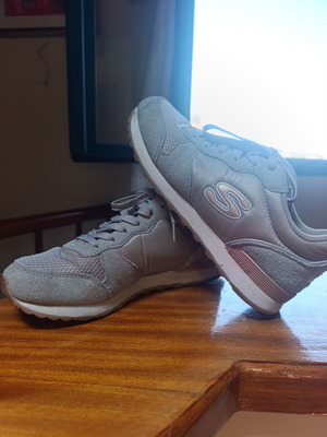 Αθλητικά παπούτσια Skechers μπεζ νούμερο 39 σαν καινούργιο