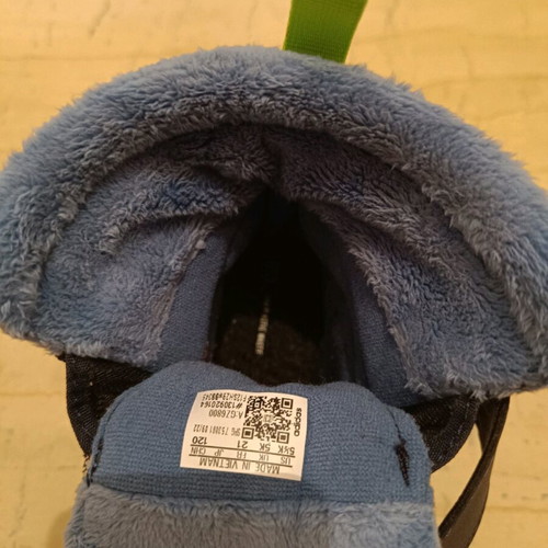 Adidas Winterplay kids snow boots Navy blue like new size 21