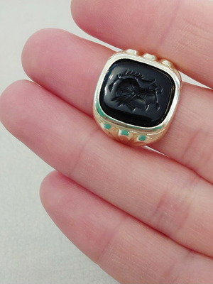 Vintage men's ring from the 70s, like new, black and gold aluminum alloy