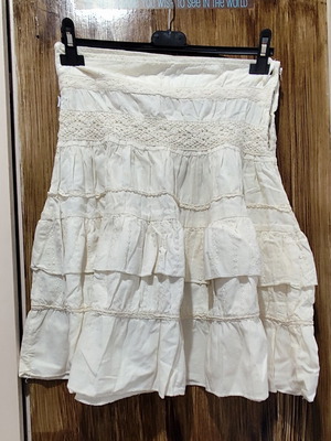 Benissimo mini skirt like new, vintage boho with lace and tiered ruffles white