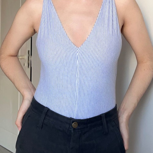 Zara v neck sleeveless bodysuit used, size XS, white and blue