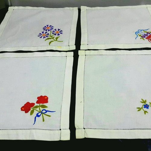 Set of 12 vintage handmade table linens like new