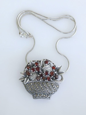 925 Silver Necklace with Natural Garnet and Marcasite Stones like new