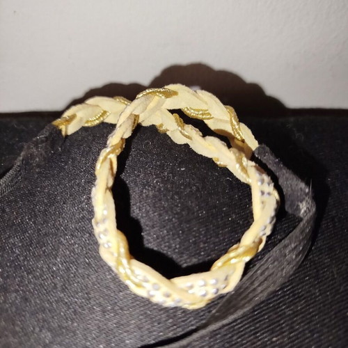 Hair ribbon used, narrow braid shape with elastic band