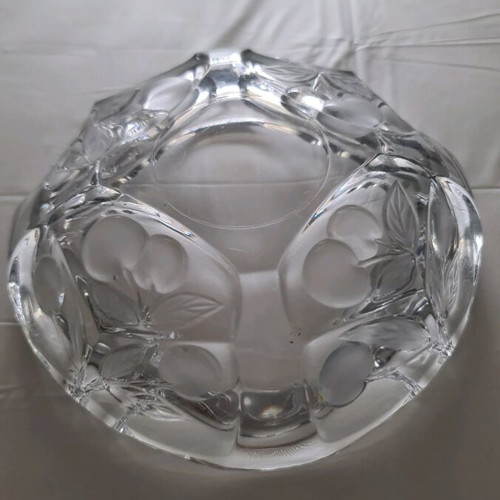 Vintage ashtray like new with embossed designs