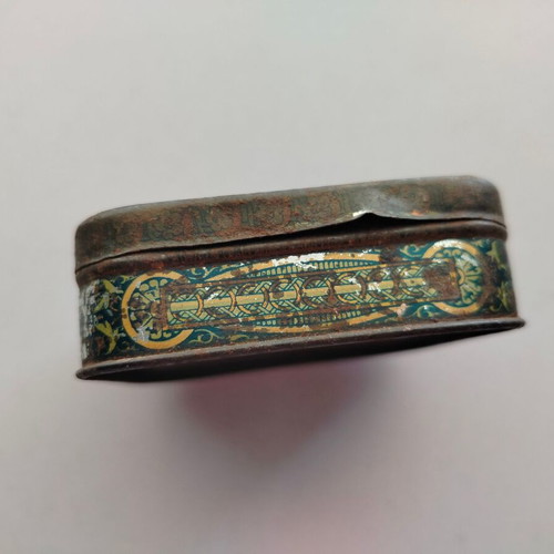 Metal powder box "Poudre Dentifrice" used, circa 1920s-30s
