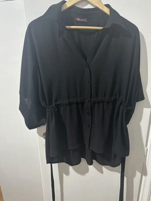 Black semi-transparent shirt like new with elastic under bust