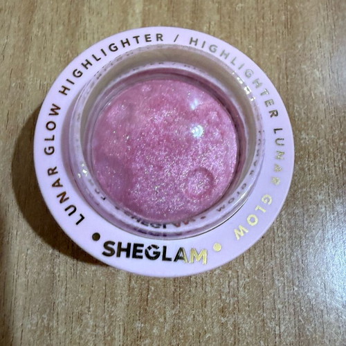 Sheglam highlighter in Heart Galaxy shade like new
