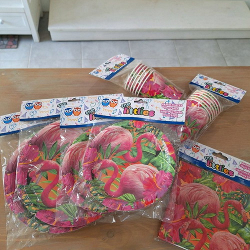 Party supplies new, pack of 12 large plates 23cm, 12 small plates 18cm, 12 cups, 20 flamingo napkins