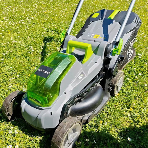 LUX Lawn Mower Set with 4.0Ah Battery and Fast Charger like new