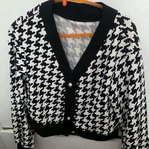 Checked cardigan like new, size XS, black and white