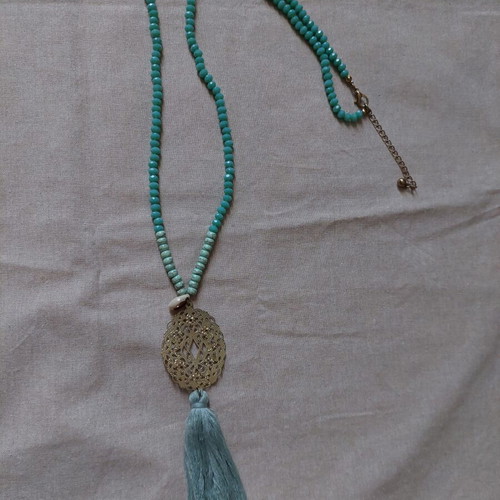 Faux Bijoux Fashion Jewelry Set Like New, 3 Bracelets and 2 Necklaces
