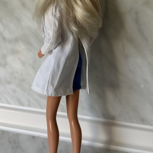 Vintage Barbie Doctor 1994 used