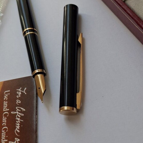 Sheaffer 18k Gold Pen new with box and spare parts