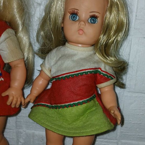 Vintage Bella dolls pack of two in very good condition