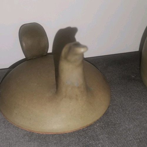 Ceramic decoration used, khaki with bird-shaped lid