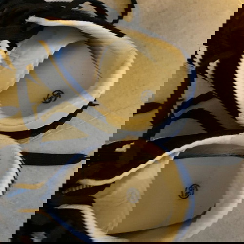 Αθλητικά παπούτσια νούμερο 39 μαύρα και άσπρα σαν καινούργια