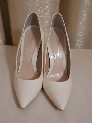 Γόβες Sante δερμάτινες με σχέδιο σαν καινούργιο, μέγεθος 40, άσπρες