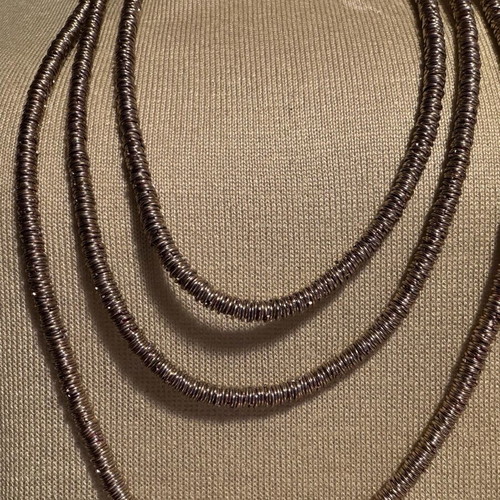 Pendant like new with 3 rows, orange and silver