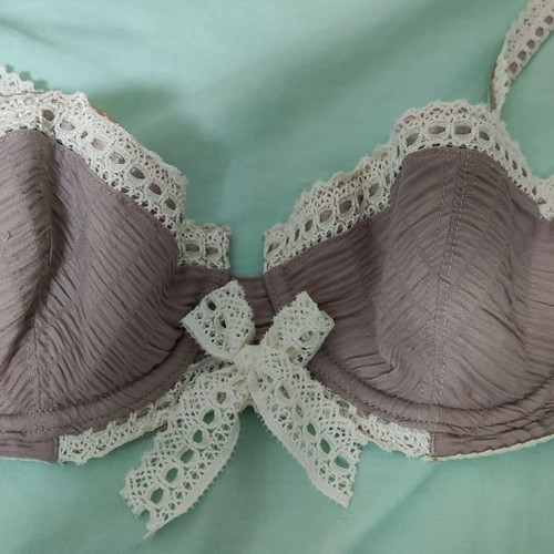 Beige lace bra used, size 70C
