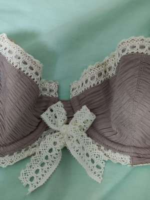 Beige lace bra used, size 70C