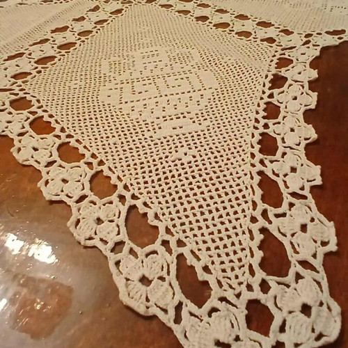 Handmade embroidery set like new, 2 pieces