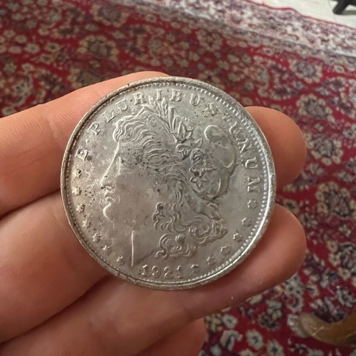 One dolar 1921 coin like new