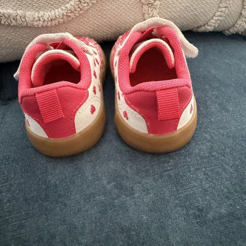 H&M Kids Shoes 18/19 Like New with Embroidered Details