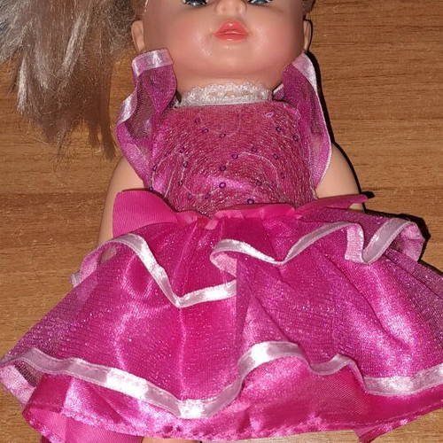Doll with mechanism used, with one leg