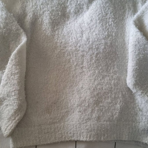 White pullover used, soft sweater, sizes M and L