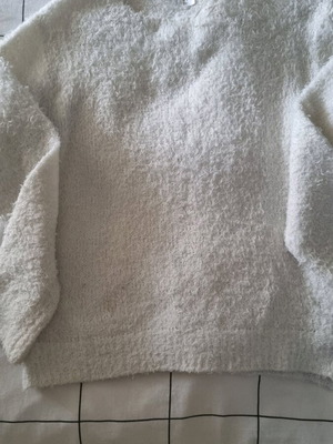 White pullover used, soft sweater, sizes M and L