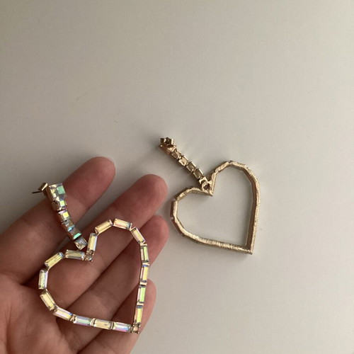 Zara heart-shaped dangling earrings like new with color-changing stones