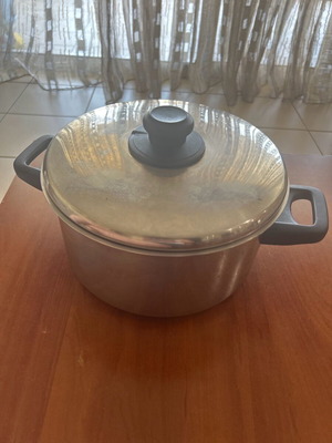 Κατσαρόλα μικρή ανοξείδωτη μεταχειρισμένη