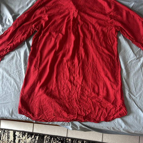 Caramella red tunic with V-neck and buttons, long sleeves