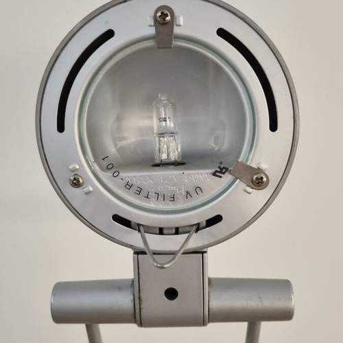 Desk lamp like new with 2 lighting levels and bulb