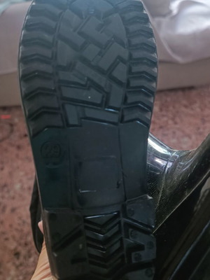 Rain boots like new, comfortable