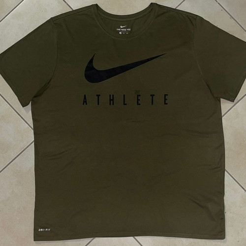 Nike Men T-Shirt XXL olive green Athlete Swoosh print Dri-Fit like new