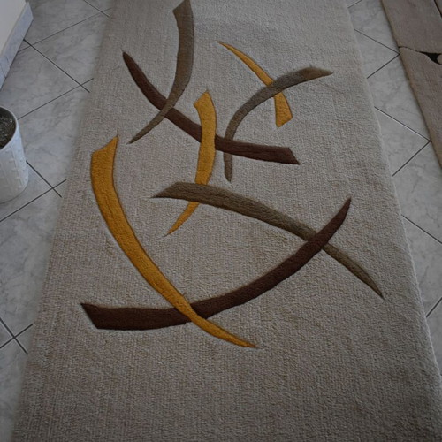 Wool rug used 2.50 x 1.00 m with embossed pattern