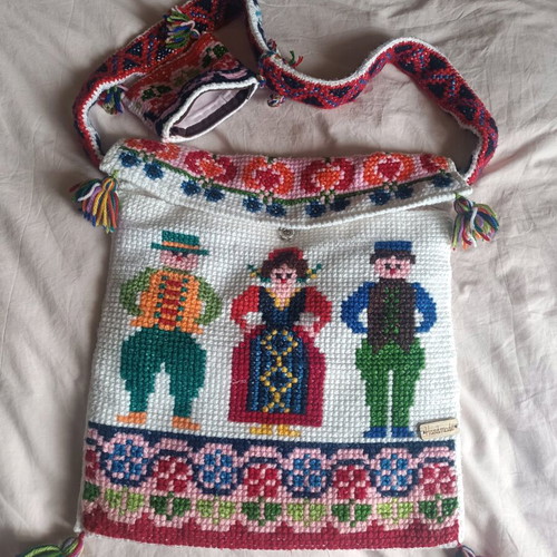Handmade shoulder bag like new with embroidery and colorful wallet