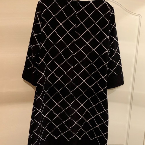 Business dress new, size M, classic knee-length style
