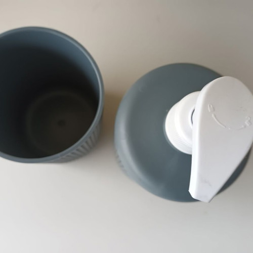 VICKO dispenser and toothbrush cup set