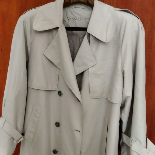 Women's trench coat used light gray, lined, medium size